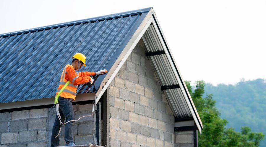 Expert Emergency Roof Repairs services in Emmetsburg, IA